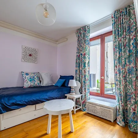 Heart Of Montmartre Air Conditioned Apartment