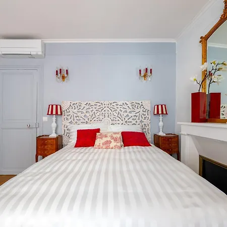 Heart Of Montmartre Air Conditioned Apartment